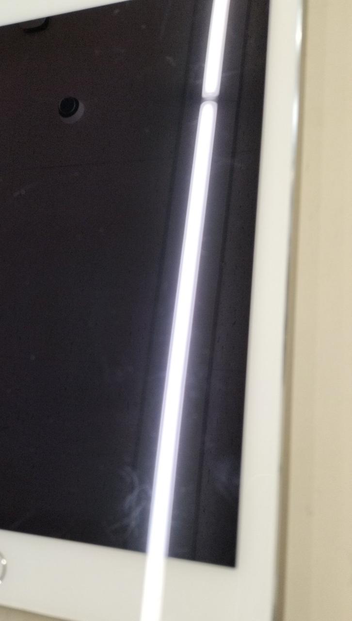 画面にキズ有ります。