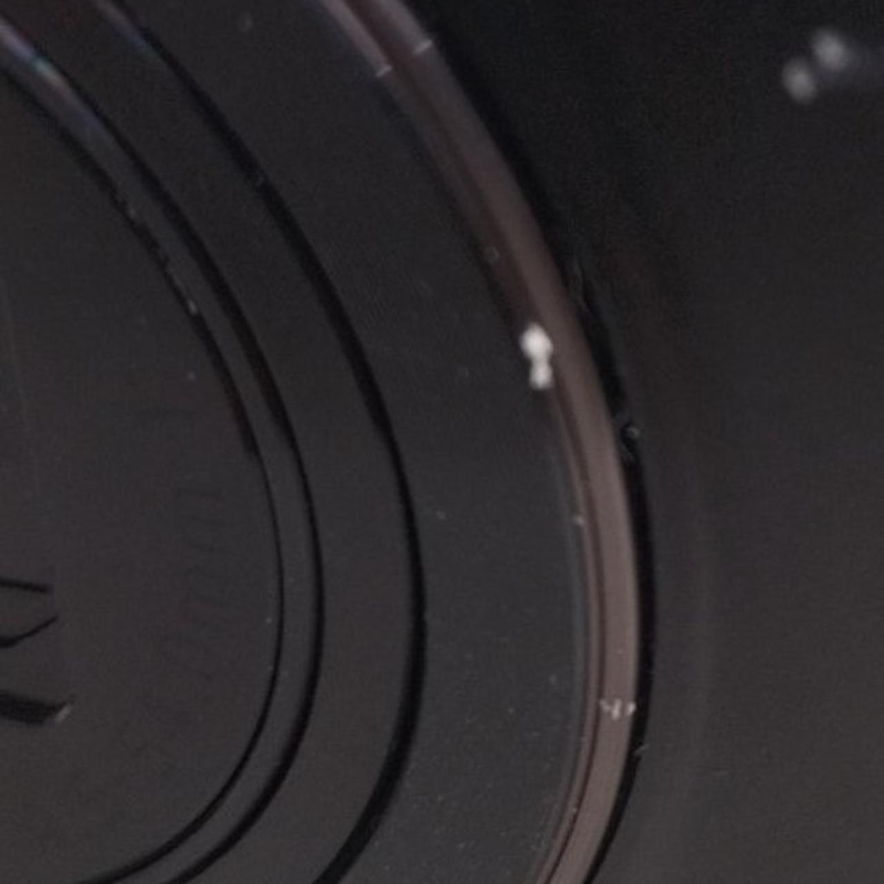 小キズ有ります。