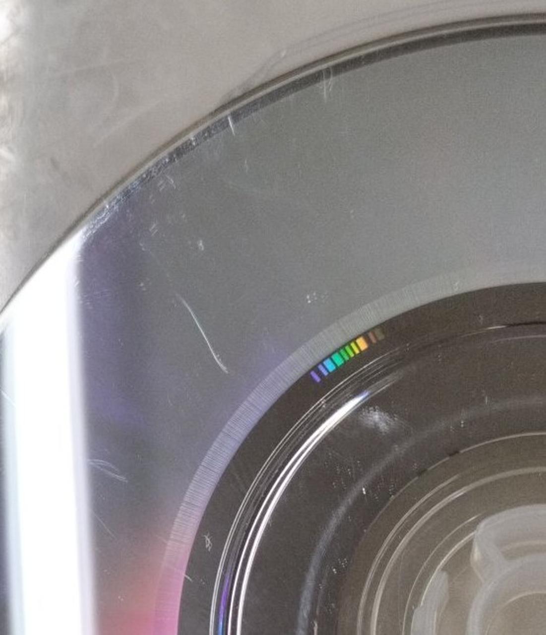 スリキズ有ります。