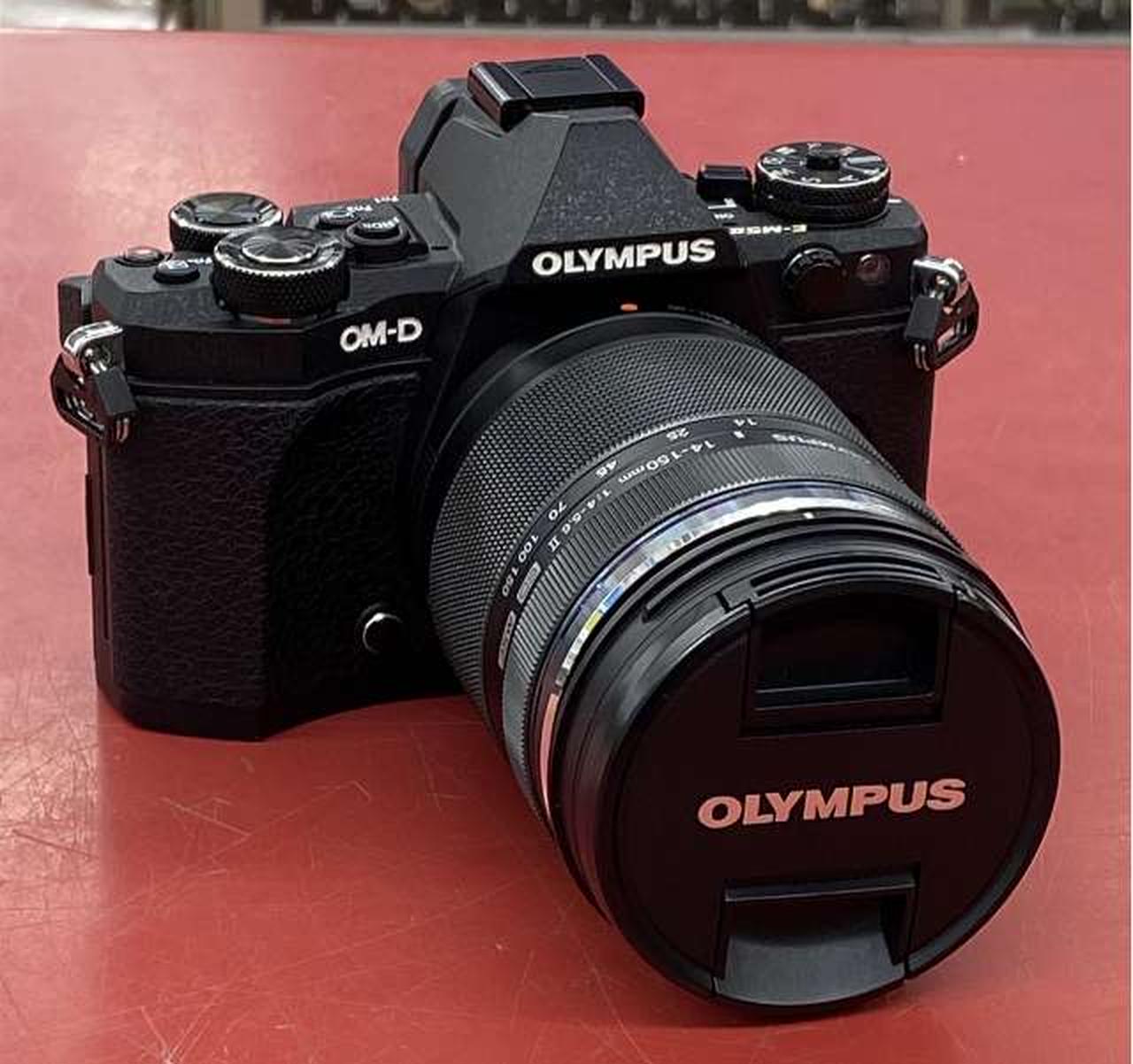 【中古】OLYMPUS E-M5 MarkII ＋望遠レンズ等オプション付き 中古)OLYMPUS (オリンパス) OM-D E-M5 Mark II ボディ ブラック