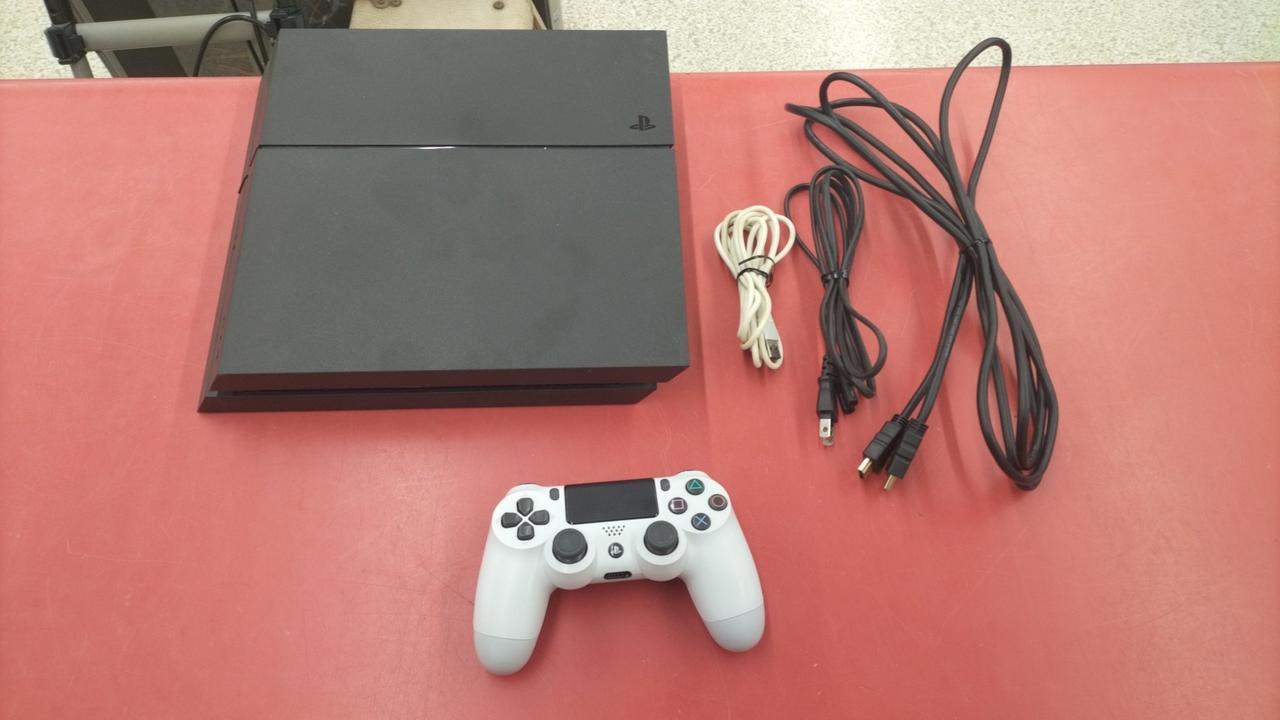 SONY 型番：CUH-1200A PS4