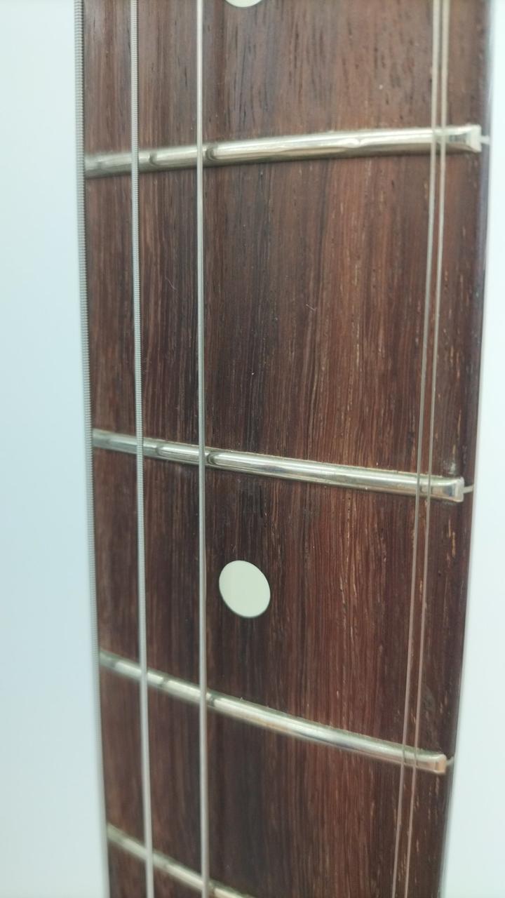 1〜3フレット2弦周り凹みあり