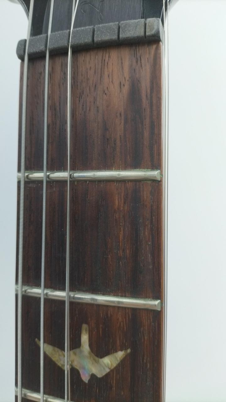 1-2フレット凹み