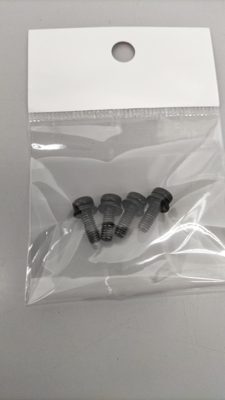 非純正の留めネジ