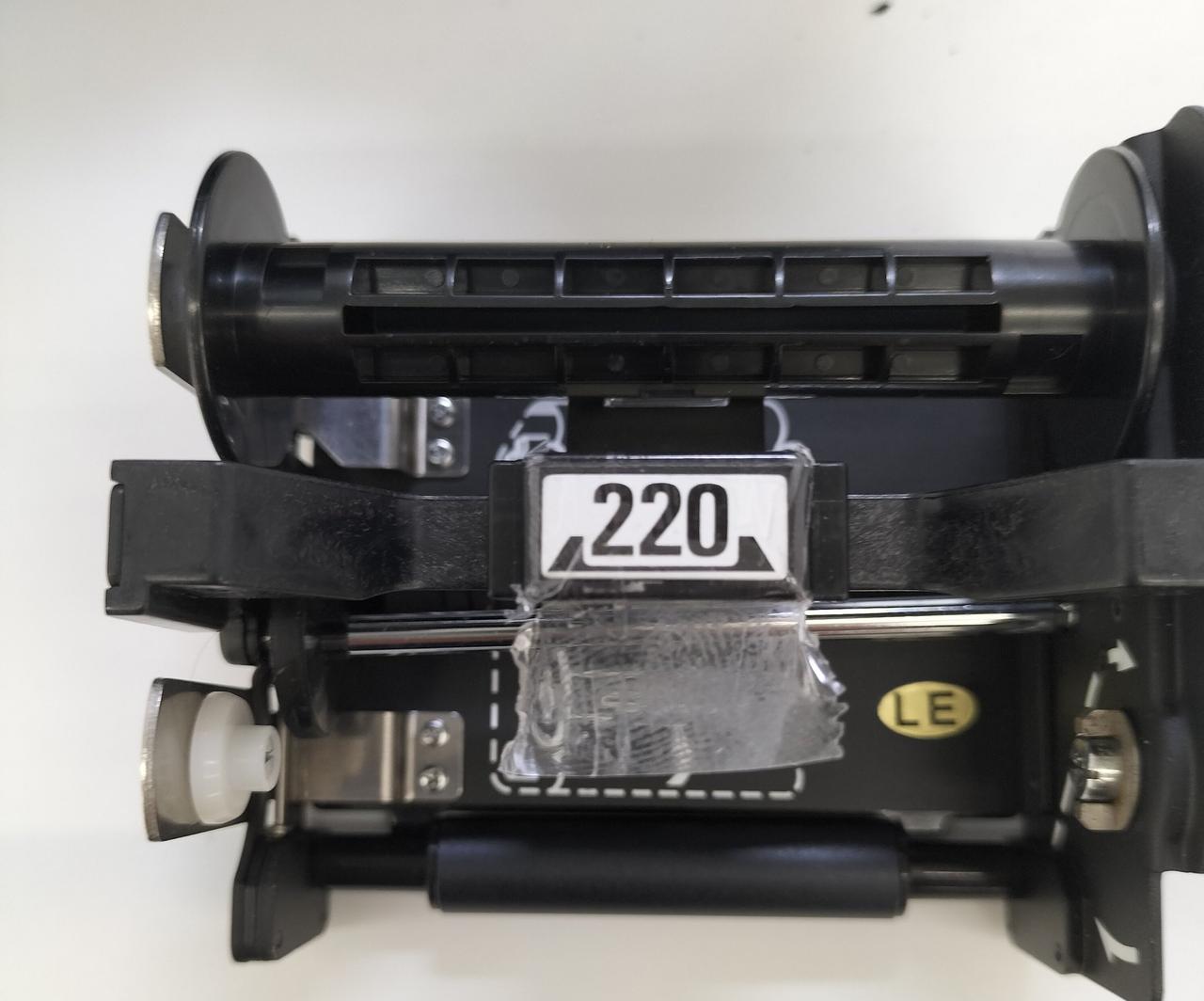 220のプレート外れています