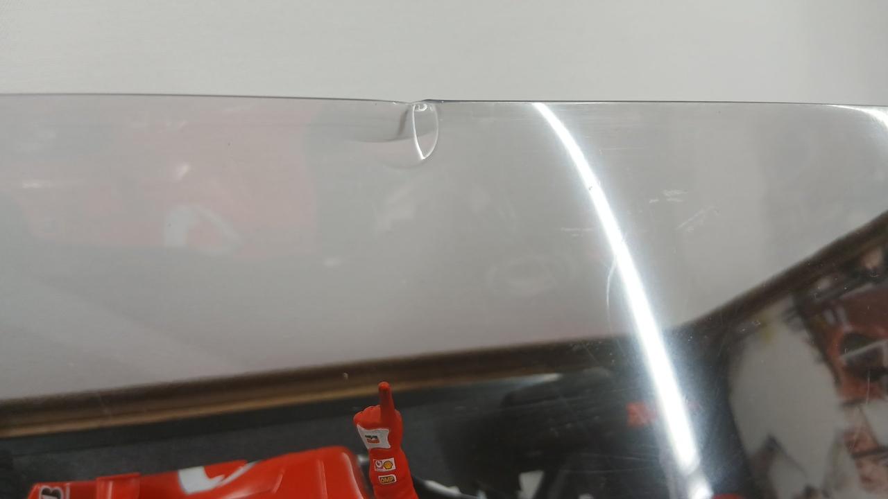 マド部分、凹みあります。