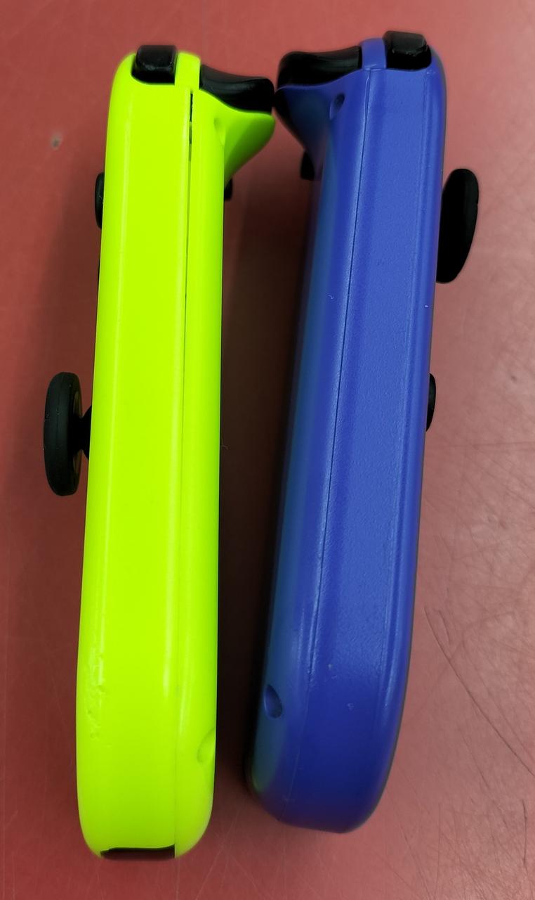 ※イエローのジョイコン、隙間あり