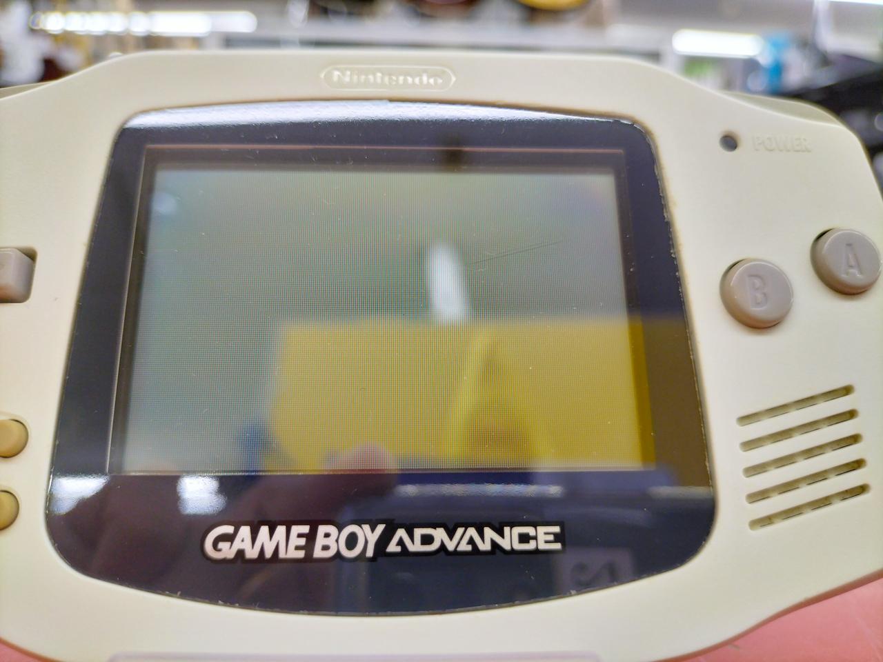 画面右上に横線のような劣化あり。