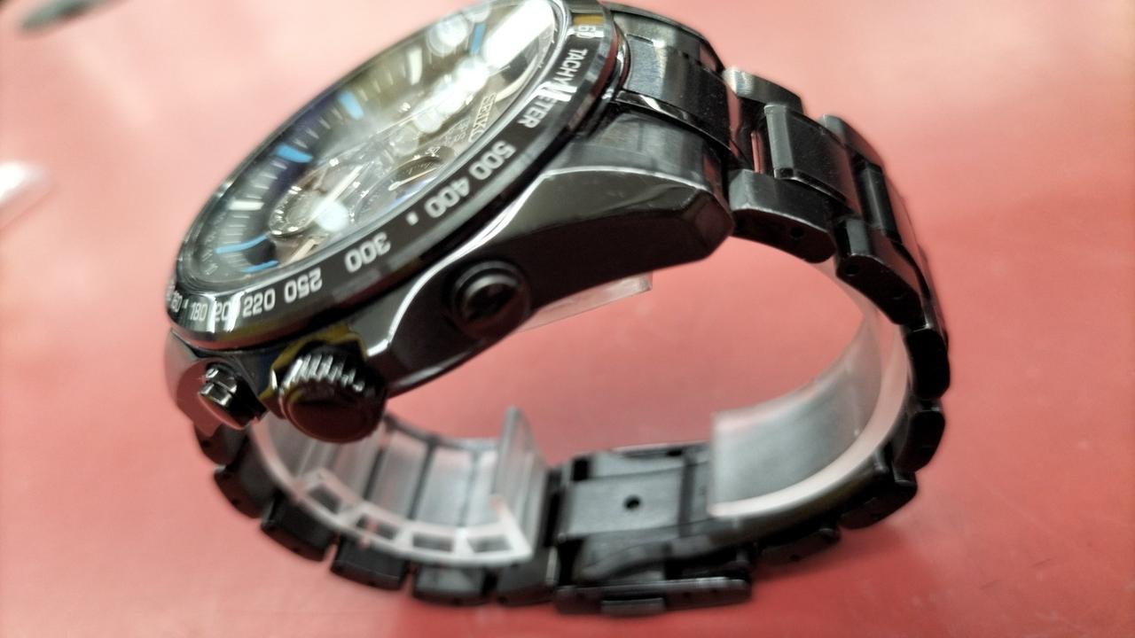 小さく擦れキズがあります。