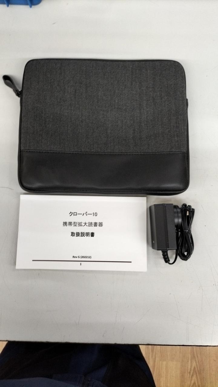 ACアダプターに汚れが少しあります。