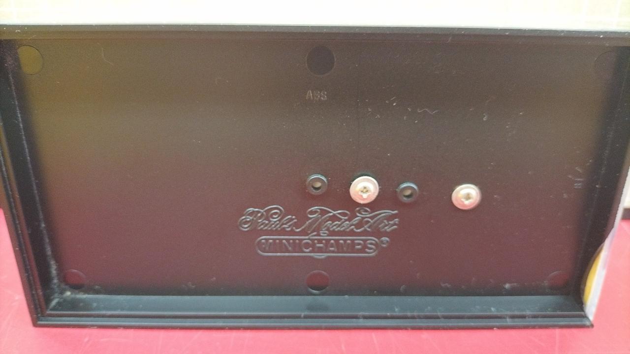 ケース破損あります。