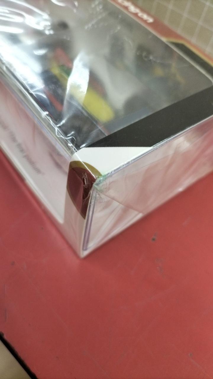 包装フィルムにダメージがあります。