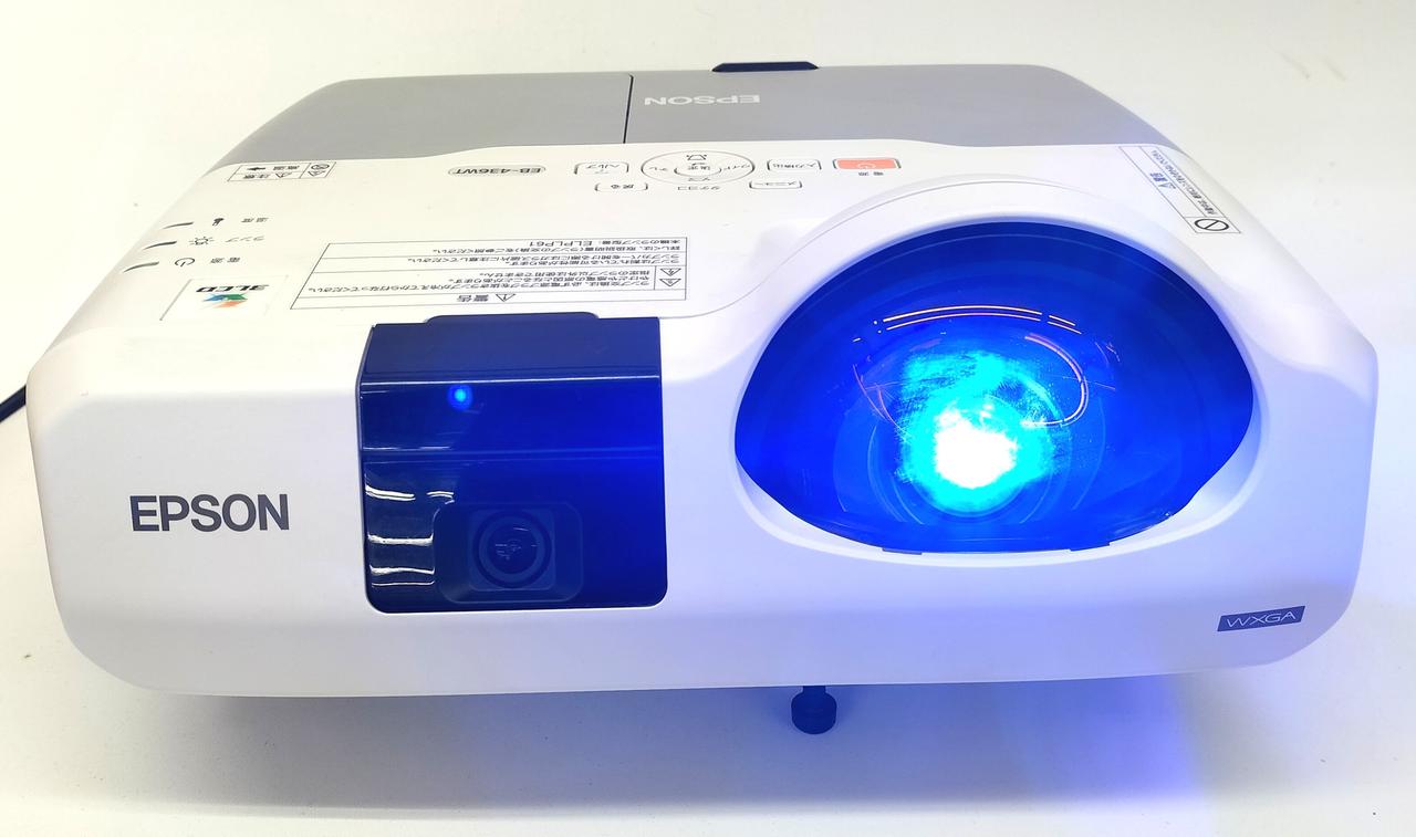 動作チェック中。このように光ります。