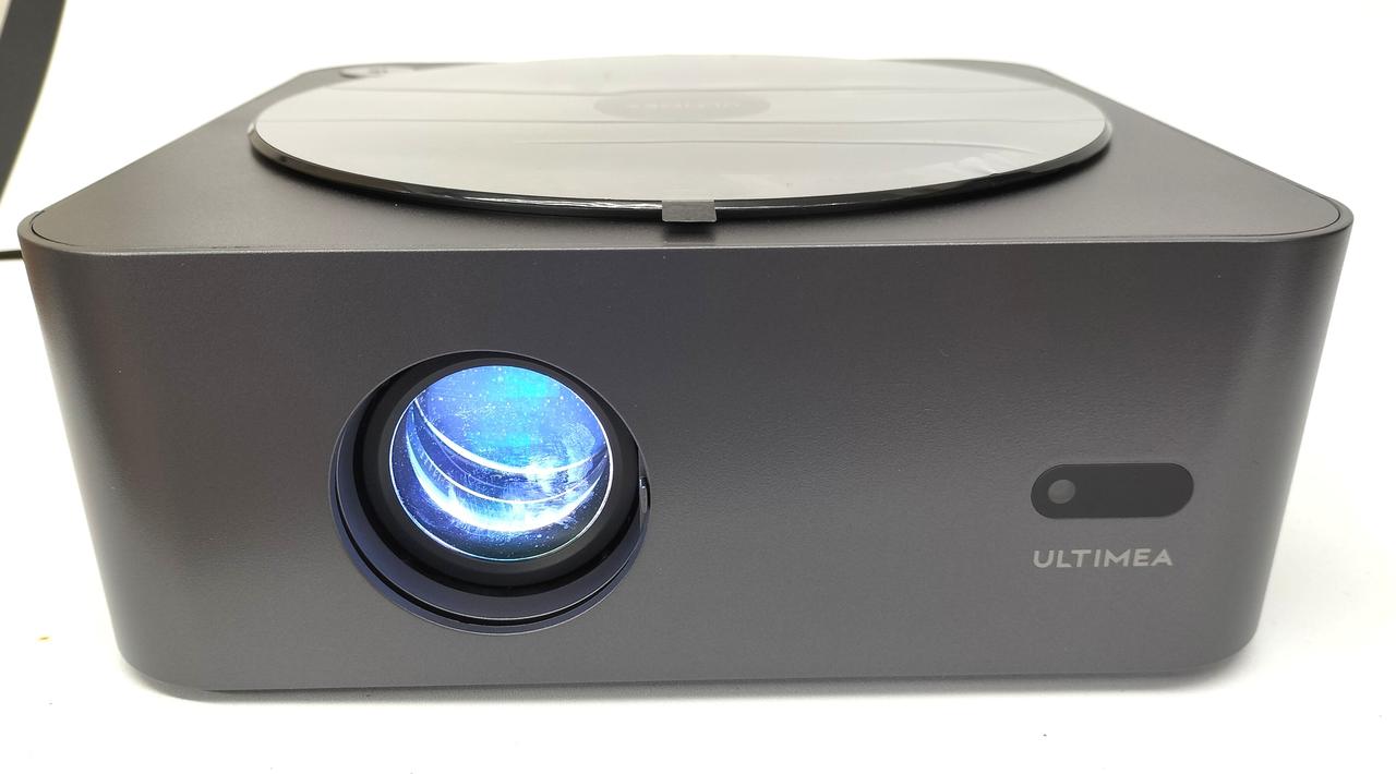 動作チェック中。このように光ります。