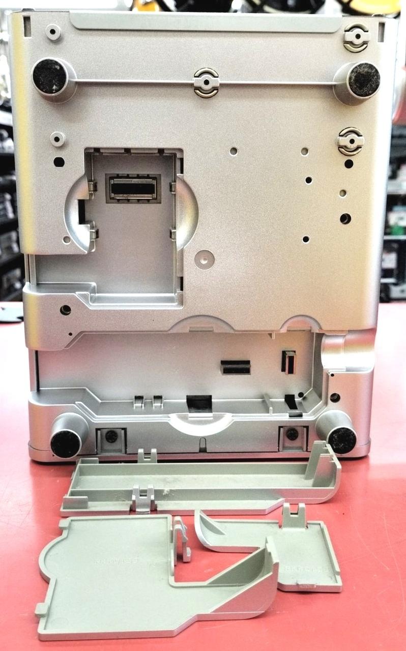 中からカラカラと音がします。