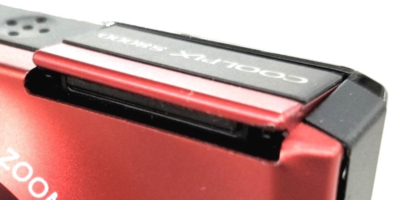 軽く手動で開きます。