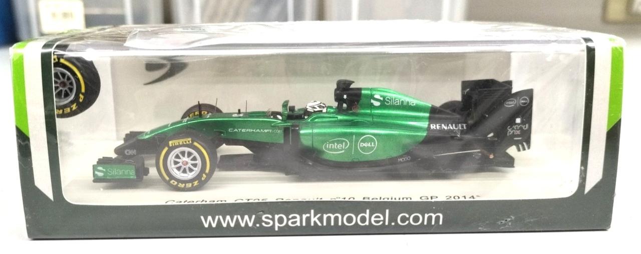 タイヤが外れてケース内に張り付いてます。