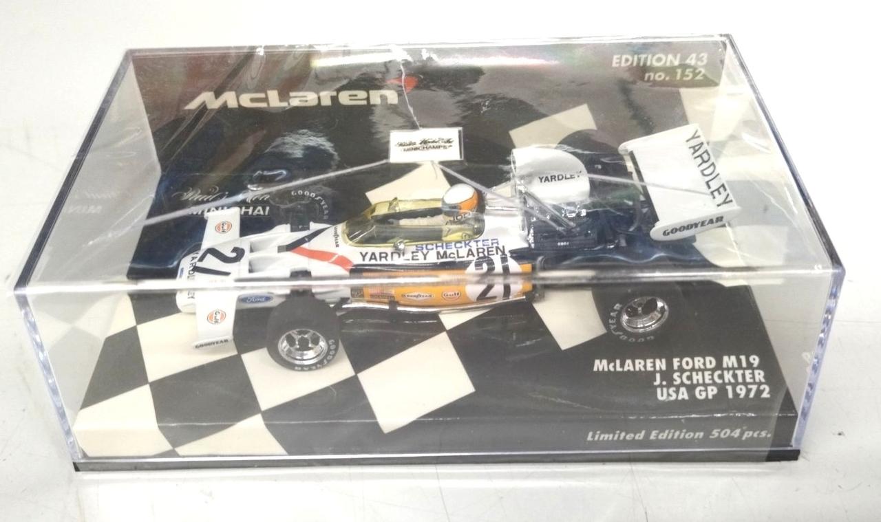 ケースにヒビが入ってます。