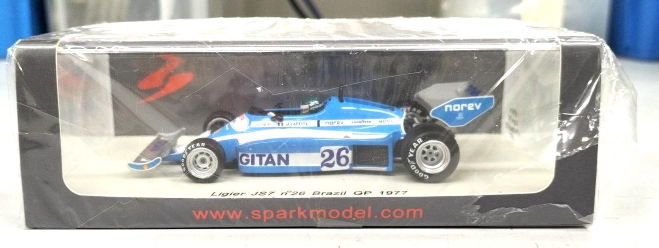 包装フィルムにダメージあります。