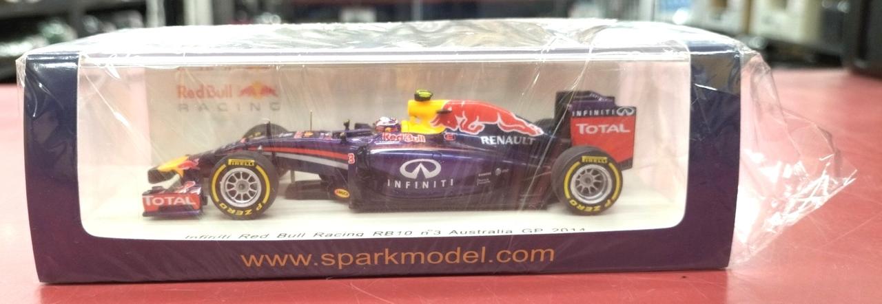 包装フィルムにダメージあります。