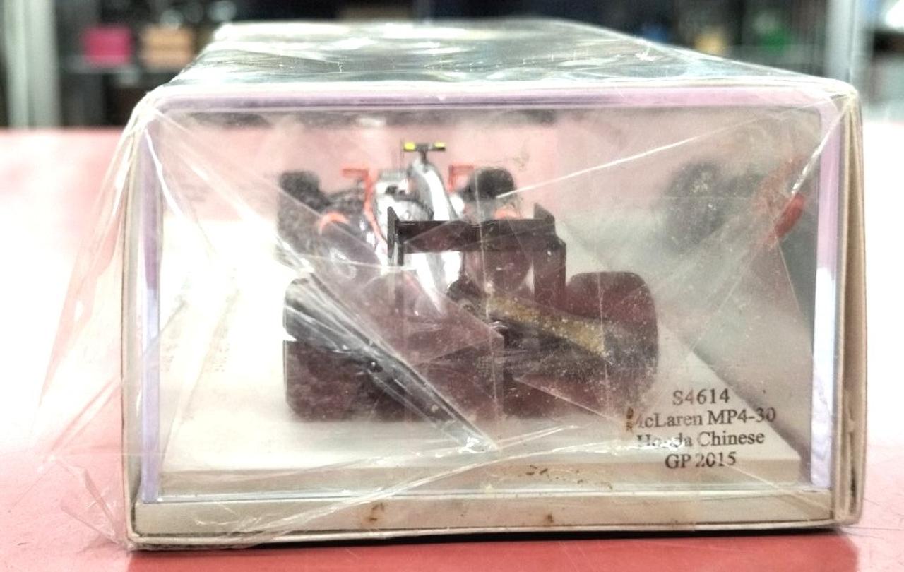 包装フィルムにダメージあります。