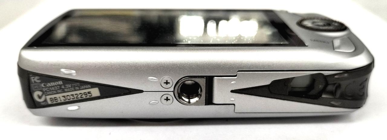 電池フタパーツ一部欠損