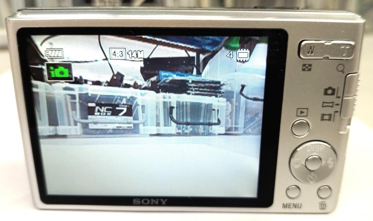液晶右側に白い縦線が入っています