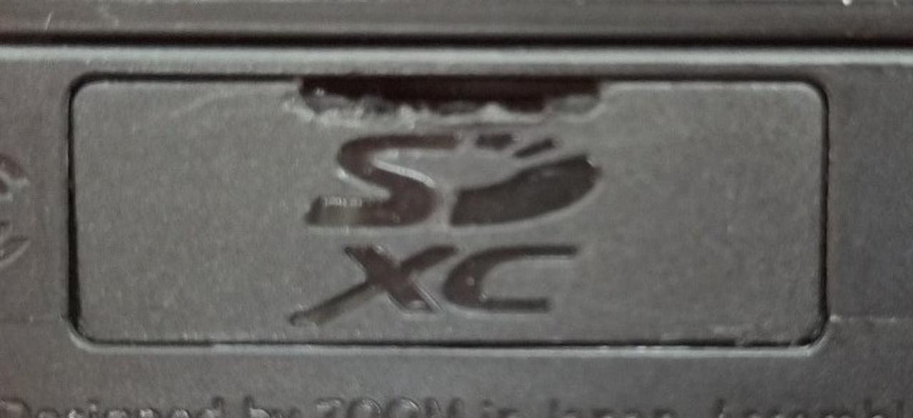 SDスロットフタ破損