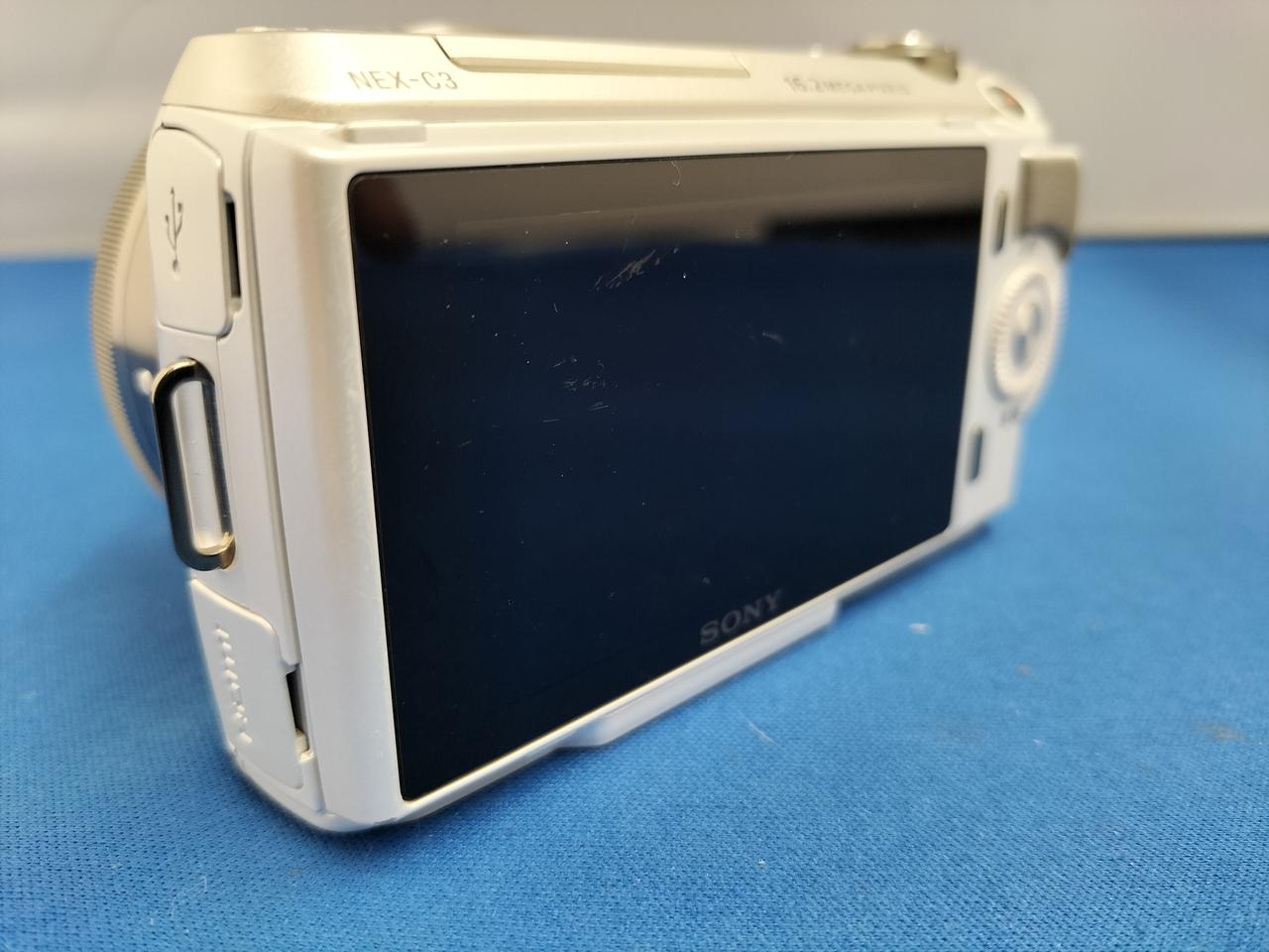 液晶表面に擦りキズがあります