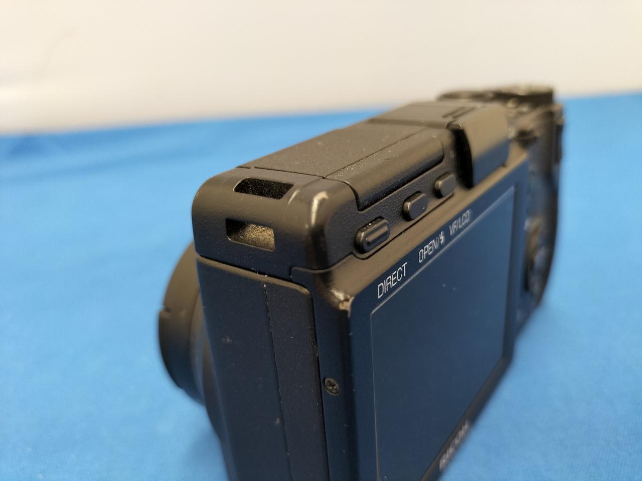 ショット数4300回 RICOH GX200 充電器付き LL3644 ショット数4300回 RICOH GX200 充電器付き LL3644 - メルカリ
