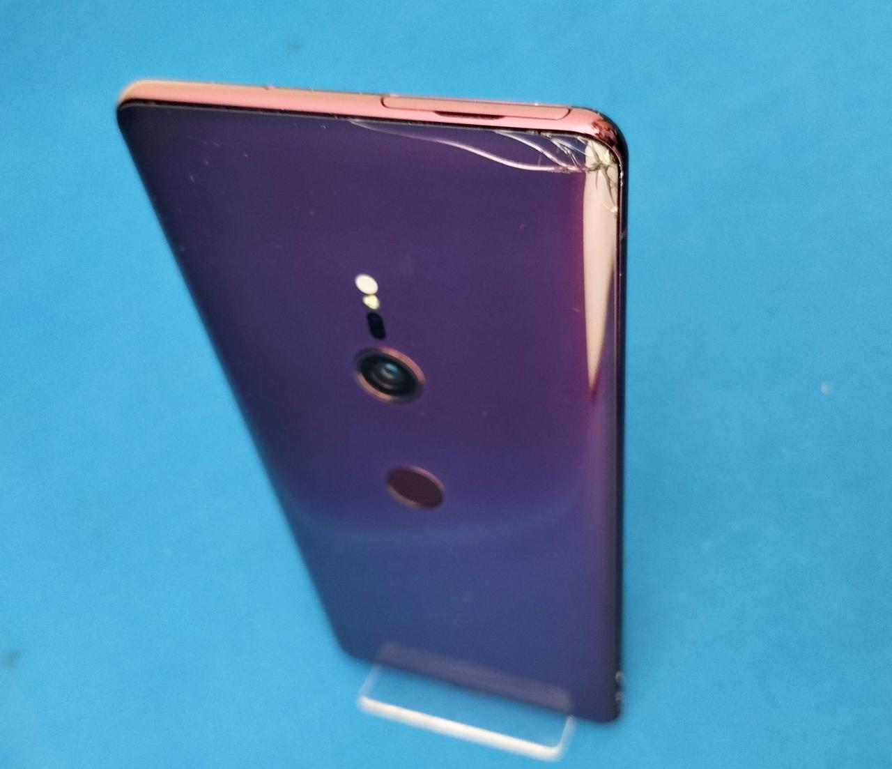 裏面上部にヒビあり