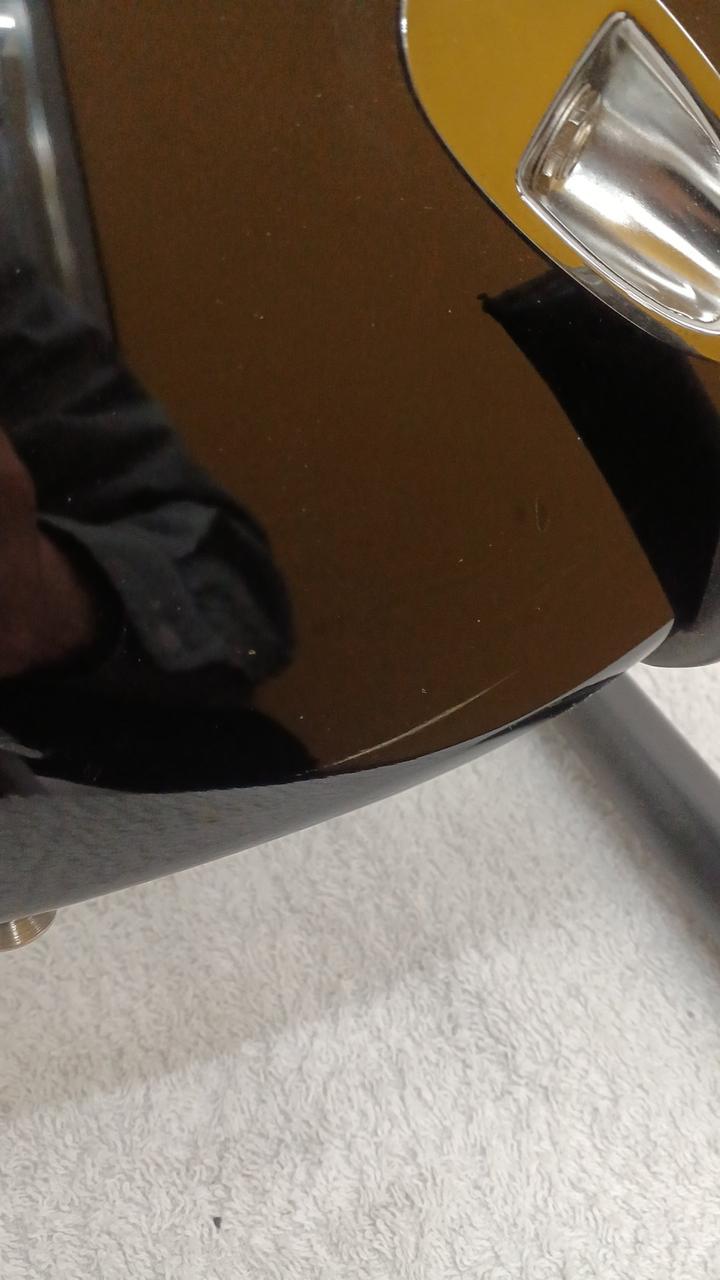 ジャック付近に凹み、傷有り