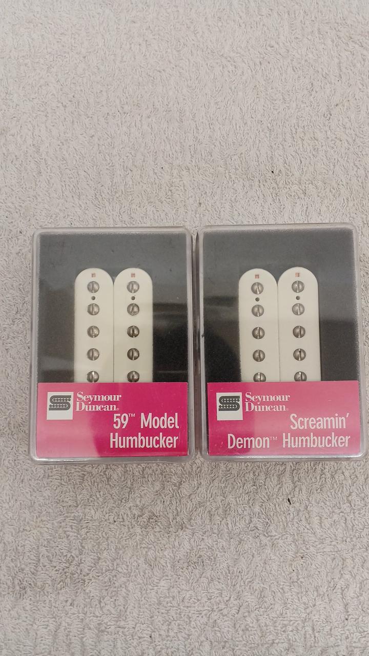 純正ピックアップ付属