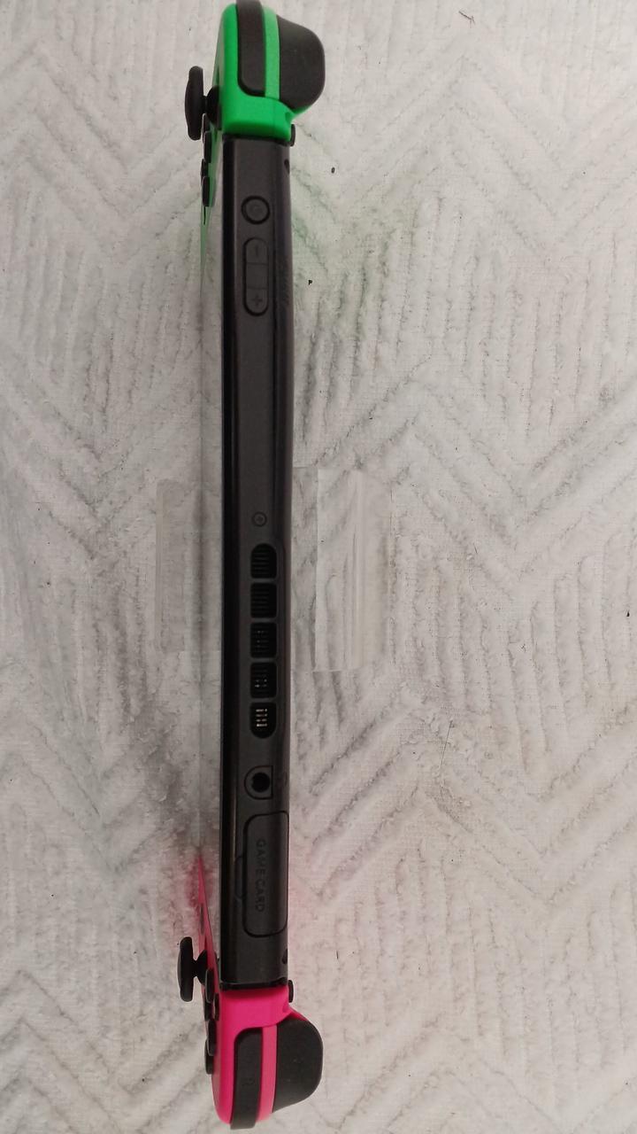 バッテリー部分少し膨らみ有ります。