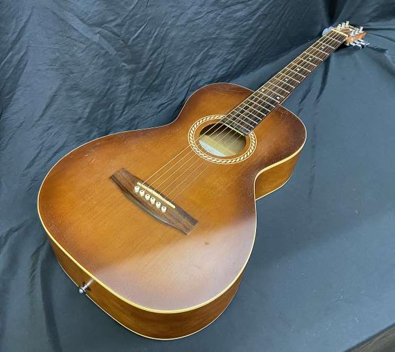 Art & Lutherie パーラーギター