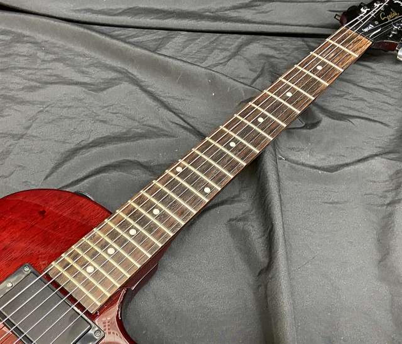 エピフォン(EPIPHONE)|【薄型ボディで軽量設計】エレキギター