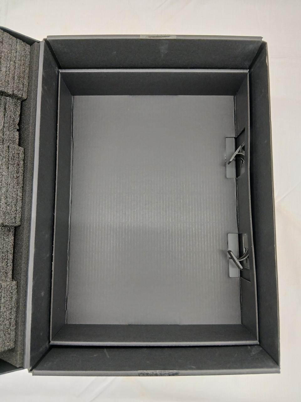 内側四角傷あります。