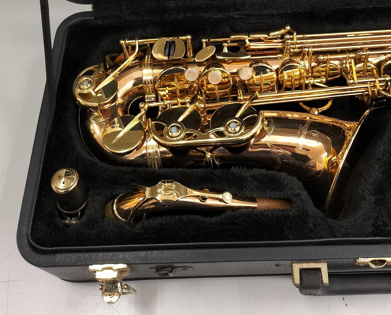 アルトサックスヤナギサワ902ケースとセルマーのマウスピース付き