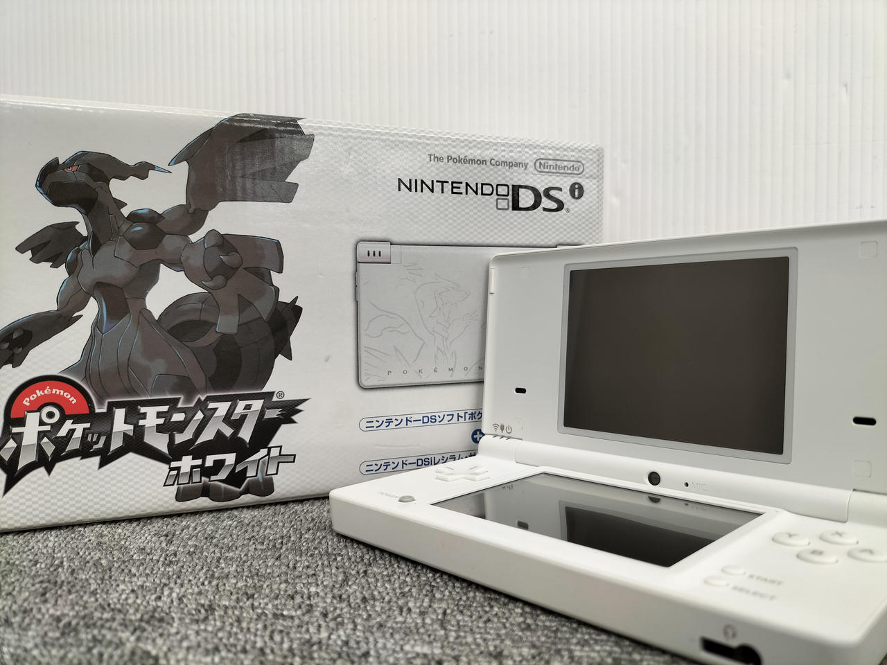 ニンテンドウ(NINTENDO)|DSI【レシラム ゼクロムエディション 