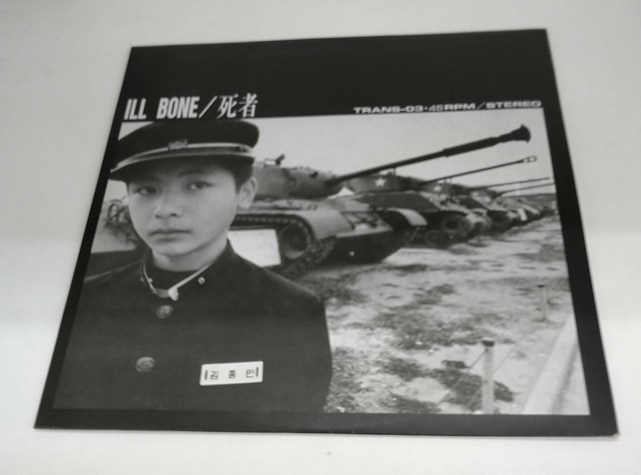 ジャケットに若干染みあります