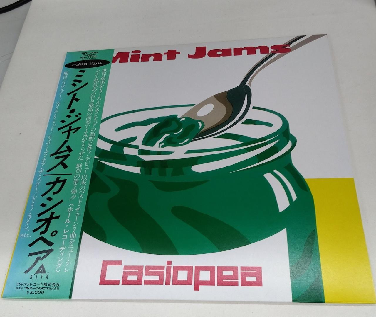 帯が若干色褪せてます