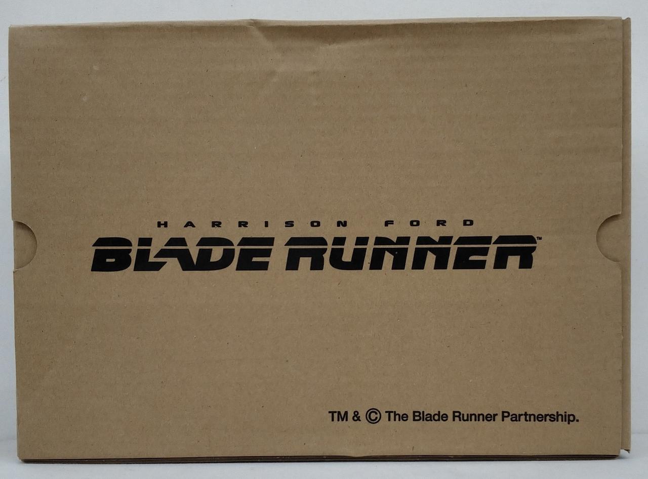 ダンボールに若干凹みあります