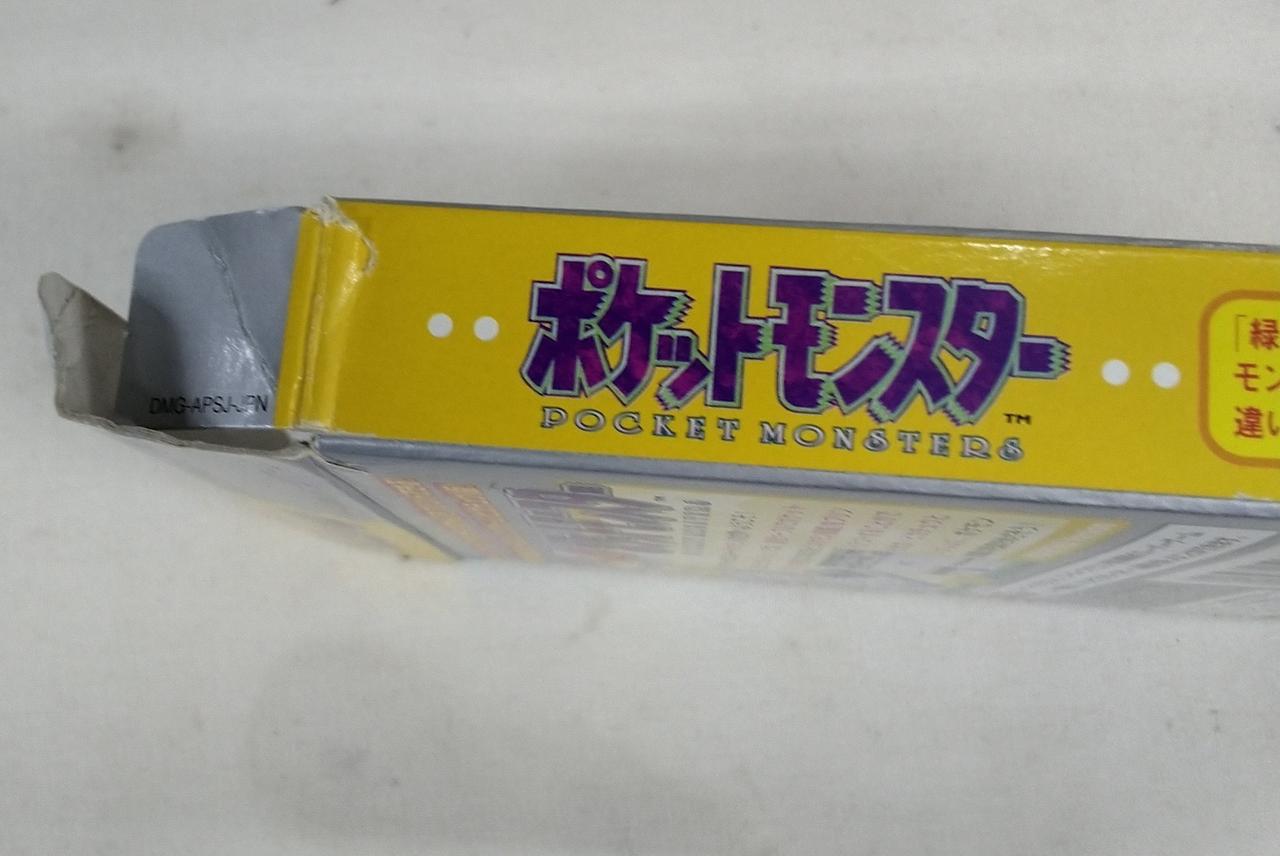 角が破れてます