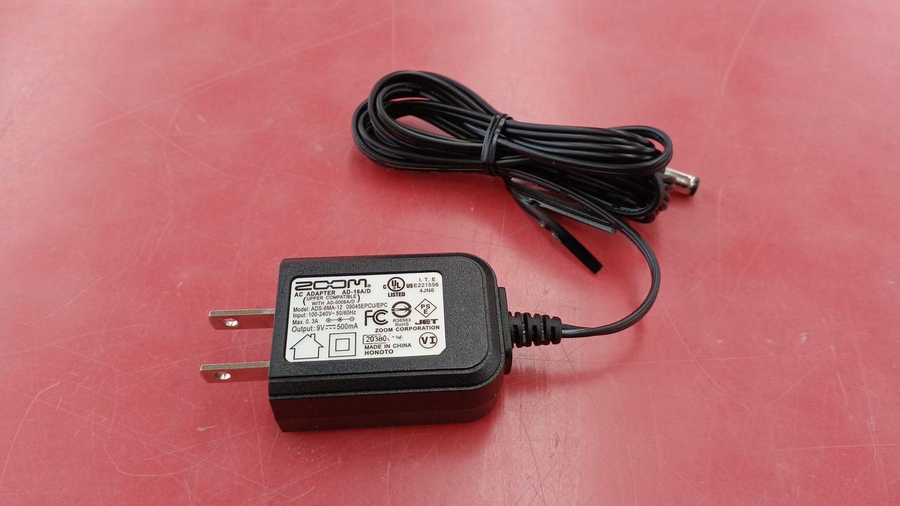 お値下げ不可 zoom B3nベース マルチエフェクター 純正アダプター付 Zoom - Zoom B3n 純正ACアダプタ付き ベース用マルチエフェクターの