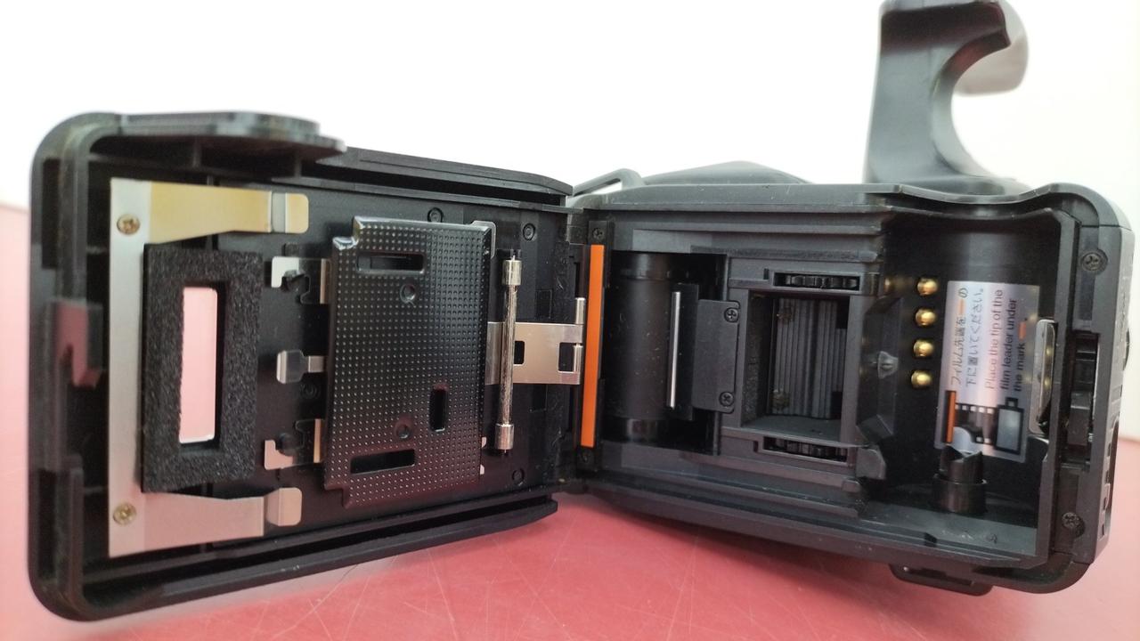多様なフィルムカメラセットの22点ジャンク品です。 KYOCERA|フィルムカメラ *ジャンク品の為返金交換不可|HARDOFF