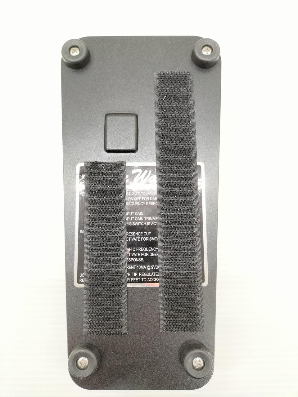 底面にマジックテープ付いています。