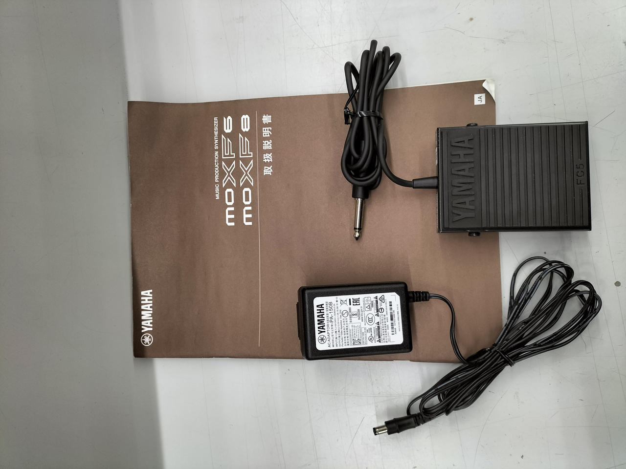 取扱説明書、電源アダプター、ペダル付き