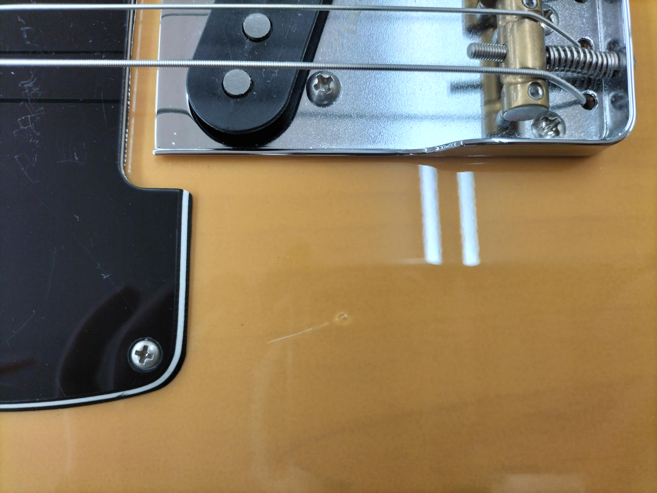 ボディ前面打痕あります