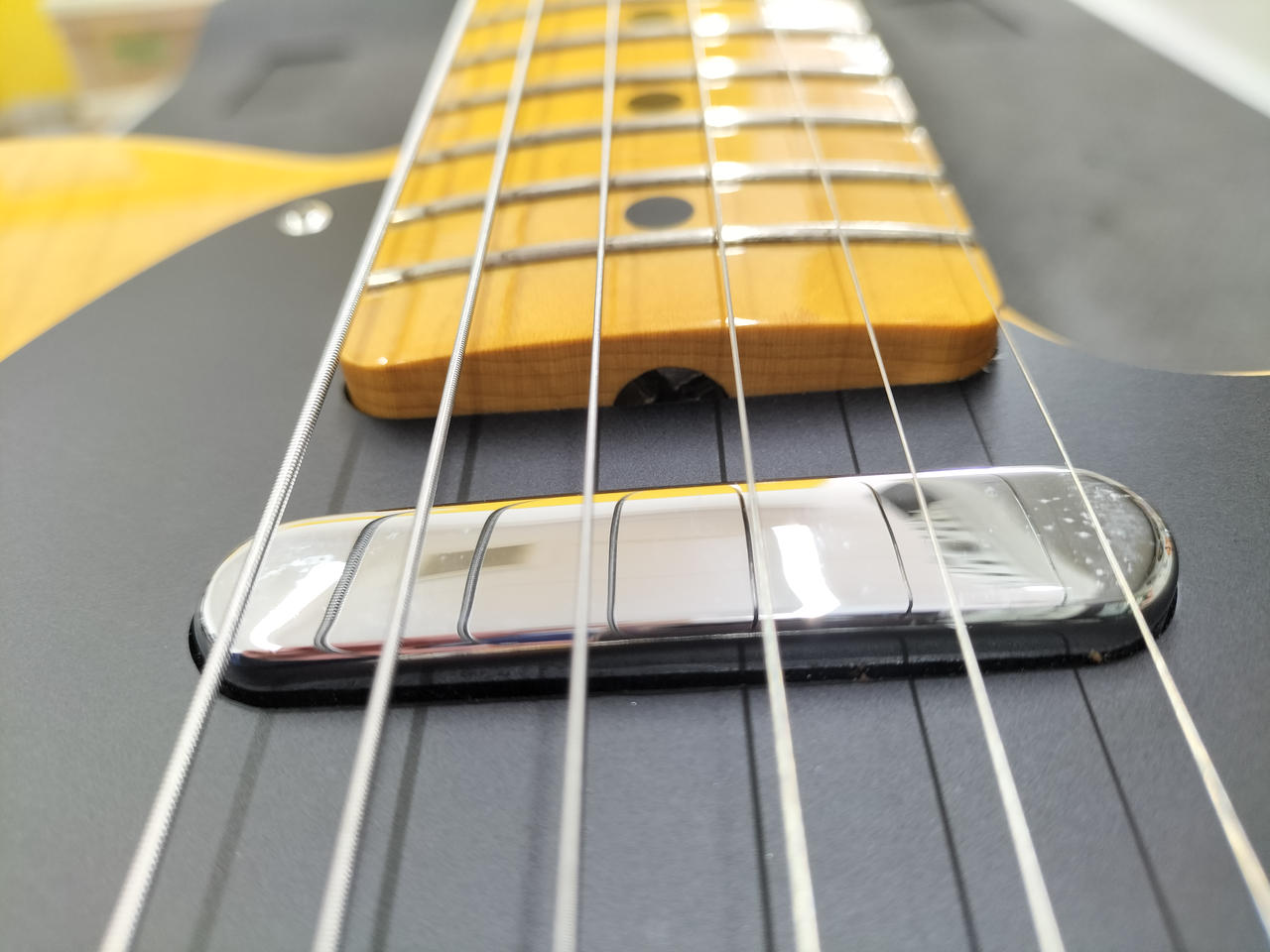 トラスロッド調節部がボディ側にあります