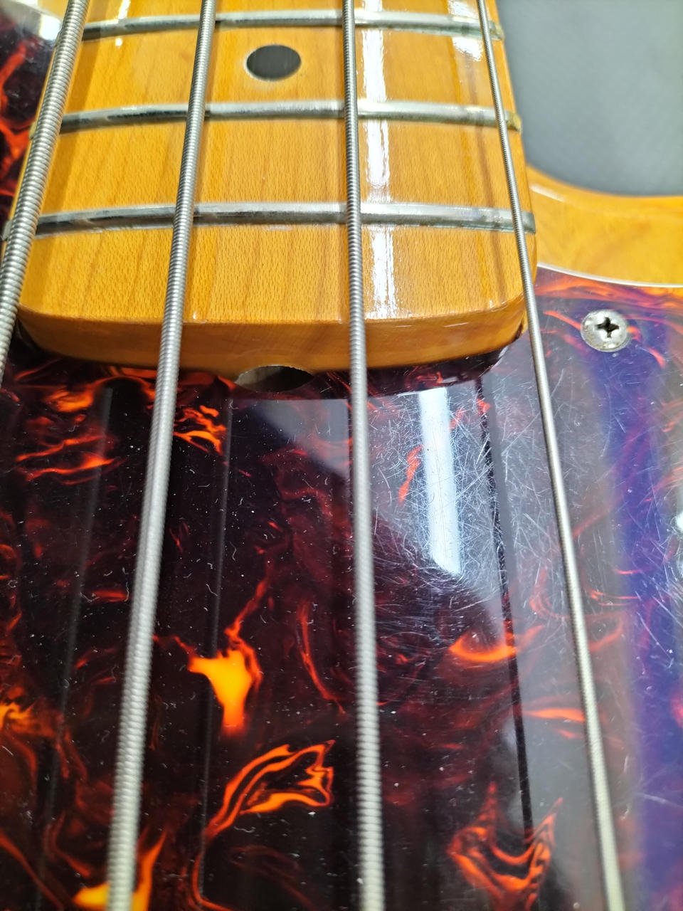 トラスロッドがボディ側にあるタイプです。